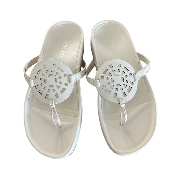 VIONIC Solari Toe Post Cream White Sandals Flats Shoes NEW Size 9 - Picture 1 of 8